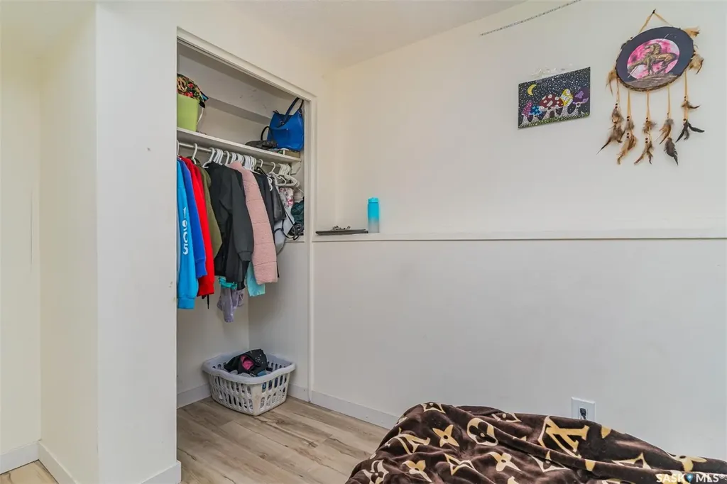 837 Kingsmere Boulevard Saskatoon SK S7J 4C4