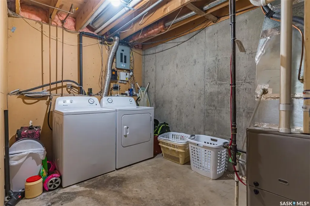 837 Kingsmere Boulevard Saskatoon SK S7J 4C4