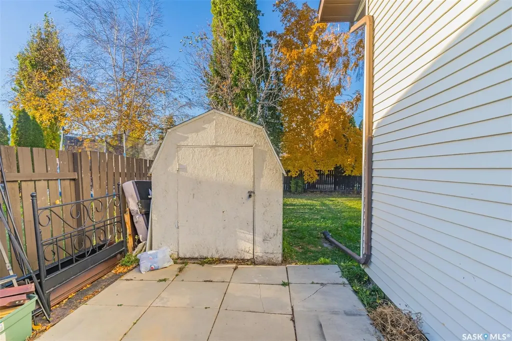 837 Kingsmere Boulevard Saskatoon SK S7J 4C4