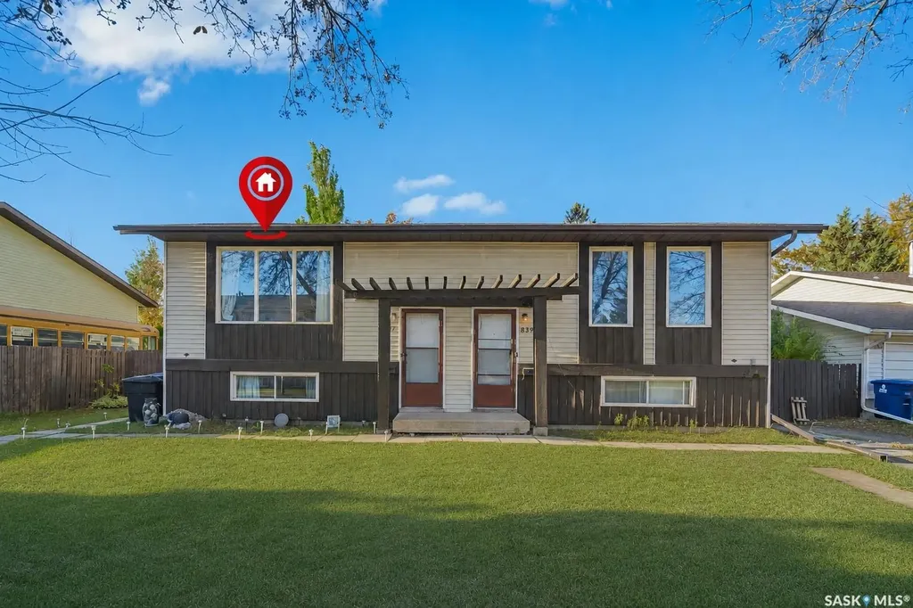 837 Kingsmere Boulevard Saskatoon SK S7J 4C4
