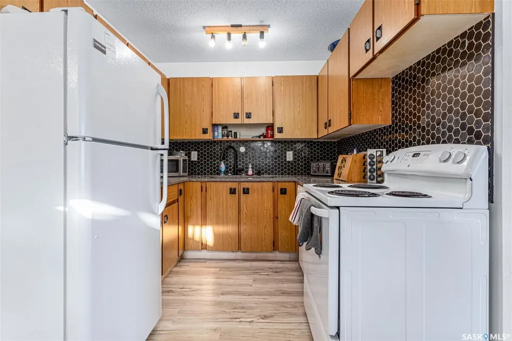 837 Kingsmere Boulevard Saskatoon SK S7J 4C4