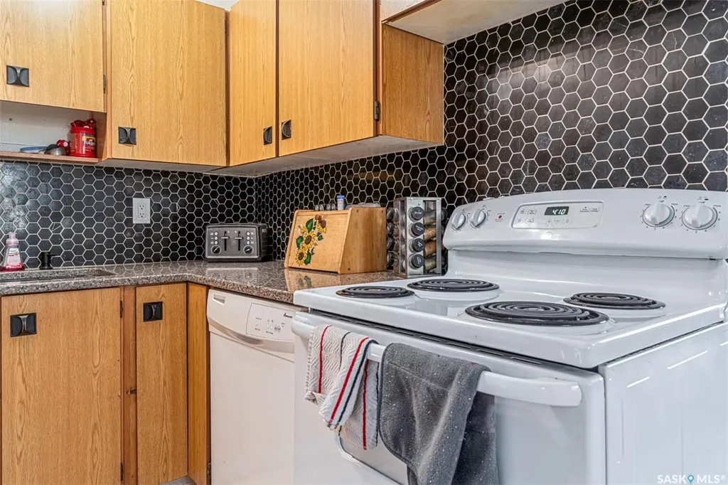 837 Kingsmere Boulevard Saskatoon SK S7J 4C4