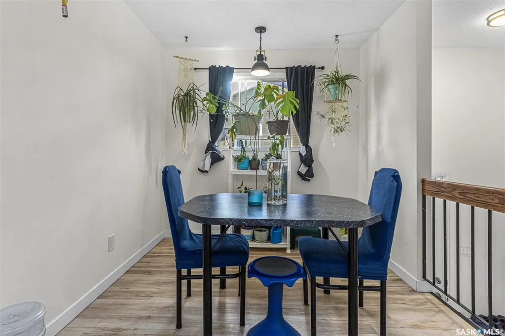 837 Kingsmere Boulevard Saskatoon SK S7J 4C4