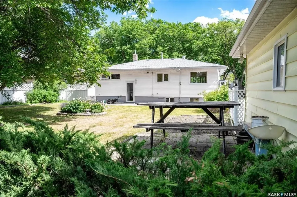 20 Dunning Crescent Regina SK S4S 3W1