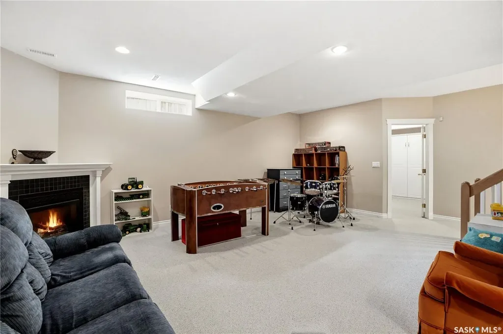 138 Mcfarland Place Saskatoon SK S7N 4M2