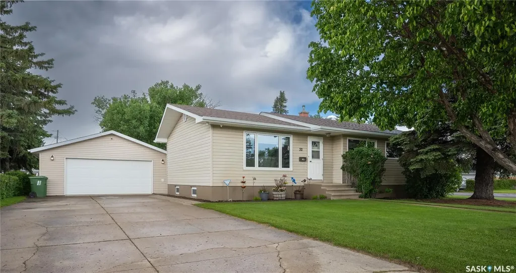 32 Victor Place Yorkton SK S3N 2H4