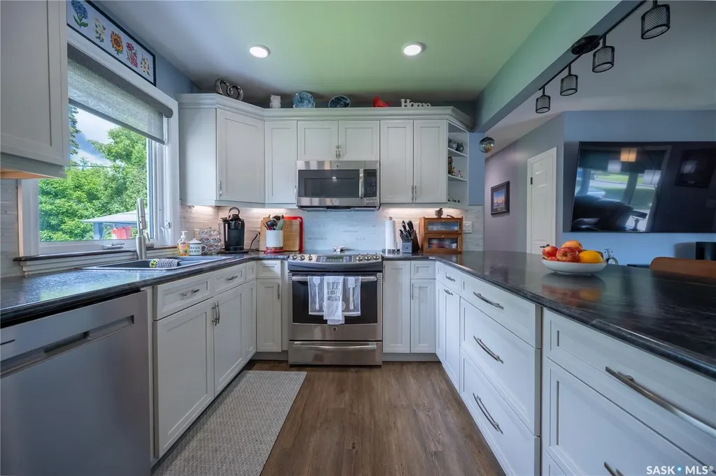 32 Victor Place Yorkton SK S3N 2H4