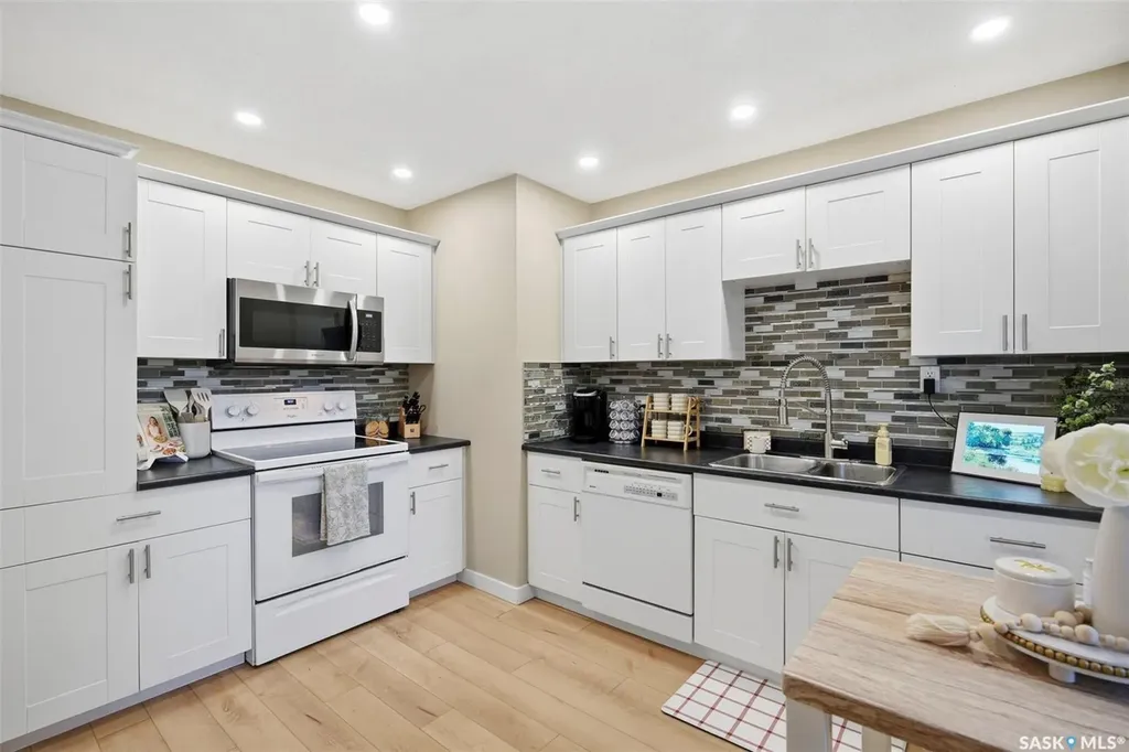 2313 Dufferin Avenue Saskatoon SK S7J 1C1