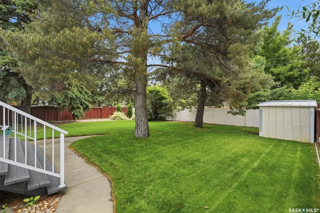 2313 Dufferin Avenue Saskatoon SK S7J 1C1