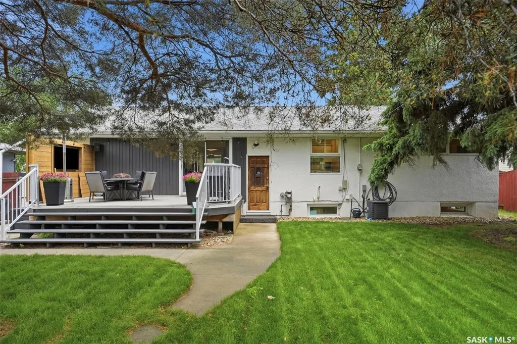 2313 Dufferin Avenue Saskatoon SK S7J 1C1
