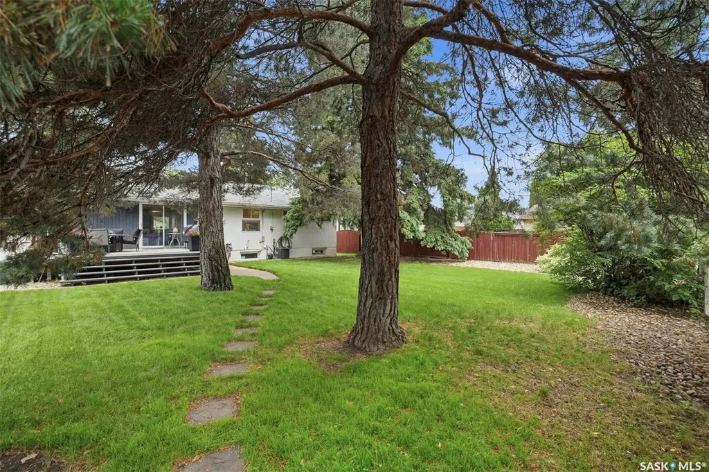 2313 Dufferin Avenue Saskatoon SK S7J 1C1