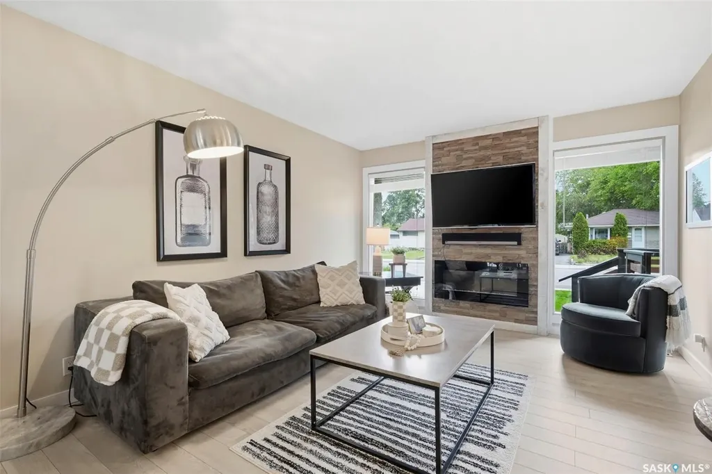 2313 Dufferin Avenue Saskatoon SK S7J 1C1