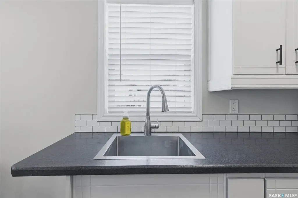 1002 O Avenue S Saskatoon SK S7M 2T2