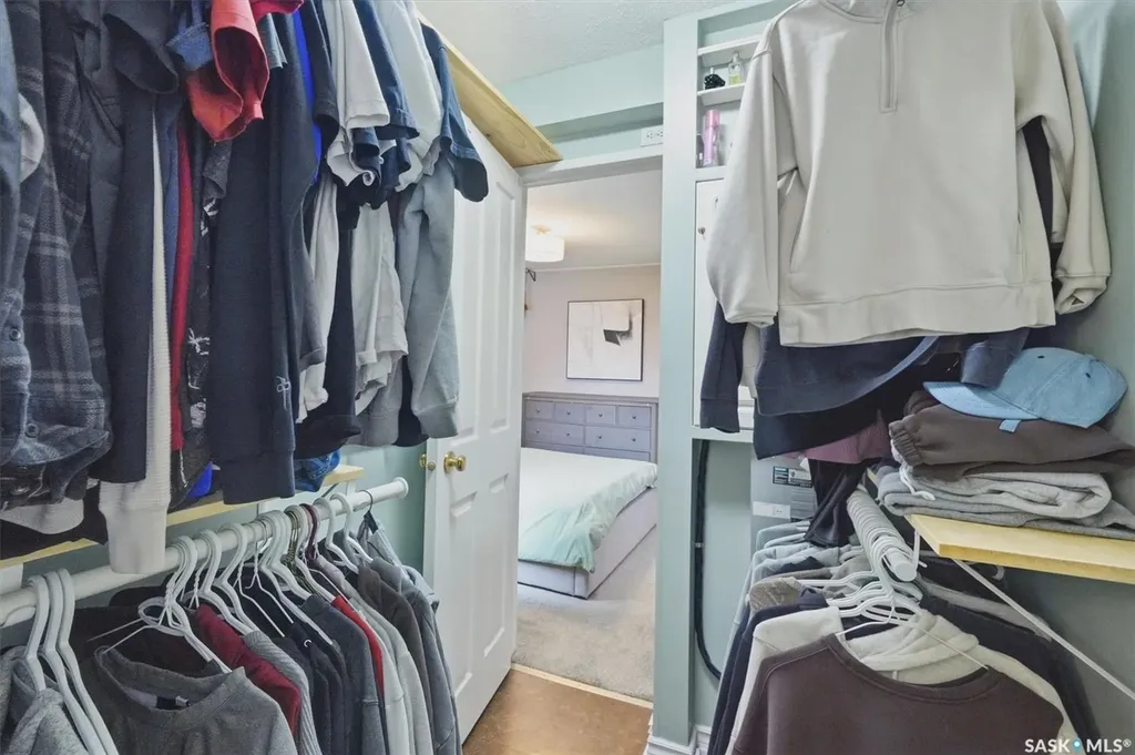 1002 O Avenue S Saskatoon SK S7M 2T2