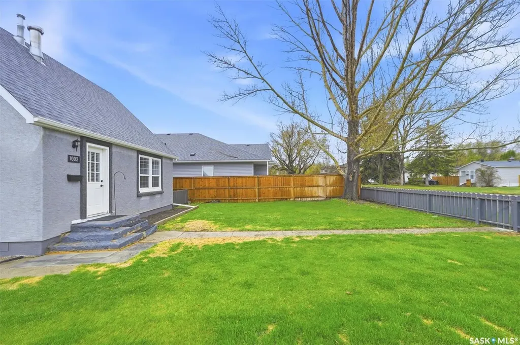 1002 O Avenue S Saskatoon SK S7M 2T2