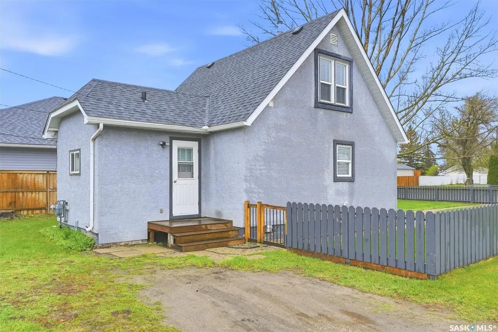 1002 O Avenue S Saskatoon SK S7M 2T2