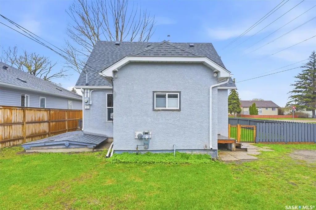 1002 O Avenue S Saskatoon SK S7M 2T2