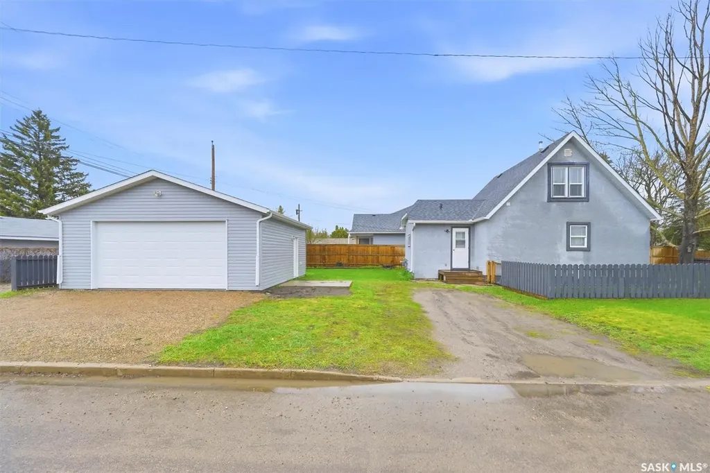 1002 O Avenue S Saskatoon SK S7M 2T2