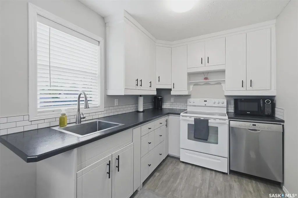1002 O Avenue S Saskatoon SK S7M 2T2