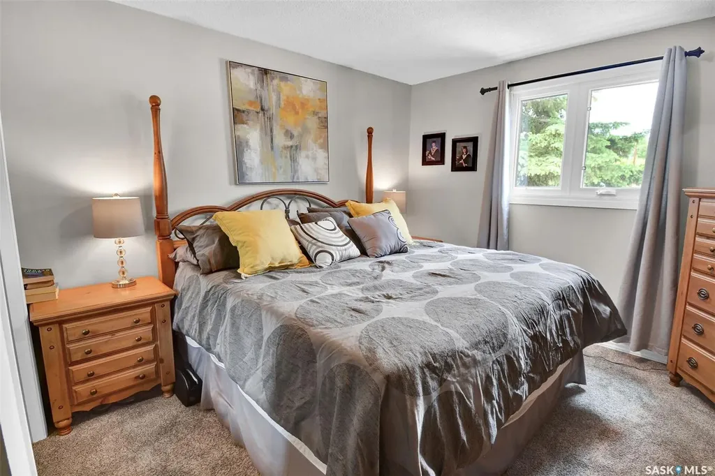 510 R Avenue N Saskatoon SK S7L 2Z2