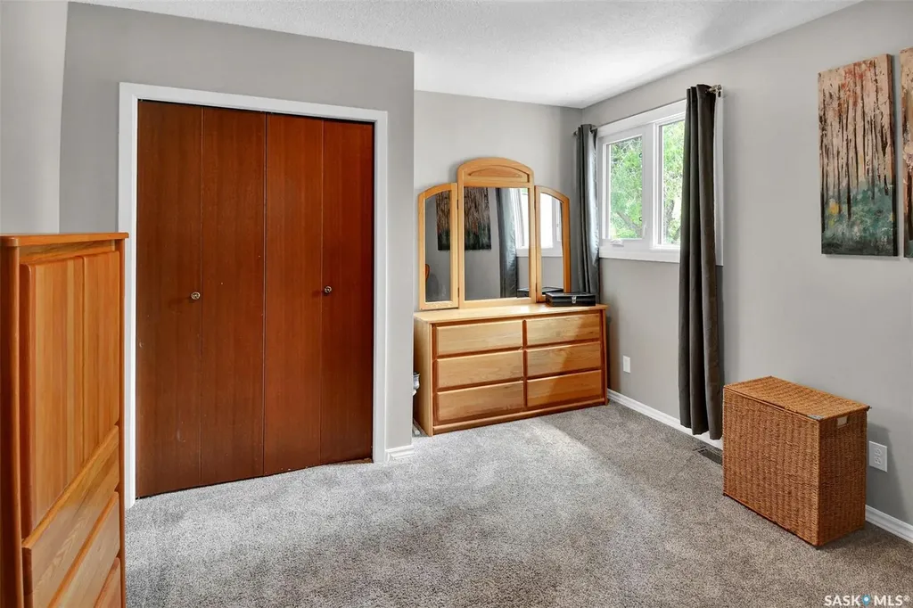 510 R Avenue N Saskatoon SK S7L 2Z2