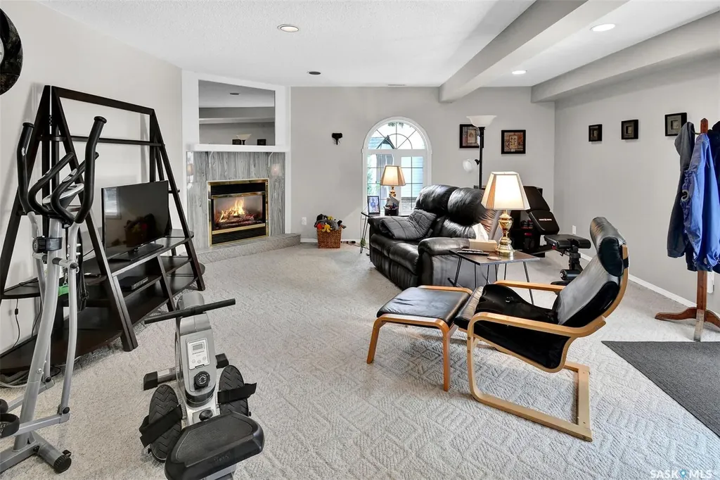 510 R Avenue N Saskatoon SK S7L 2Z2
