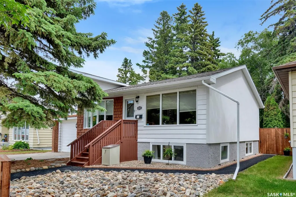 510 R Avenue N Saskatoon SK S7L 2Z2