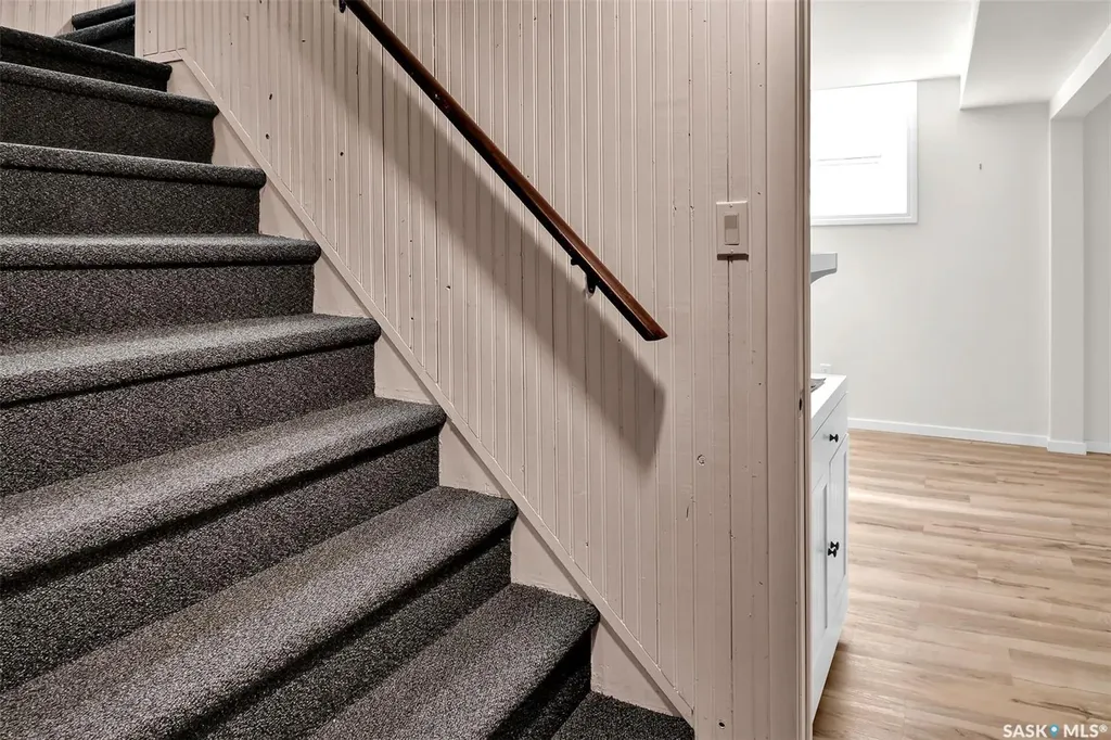 510 R Avenue N Saskatoon SK S7L 2Z2