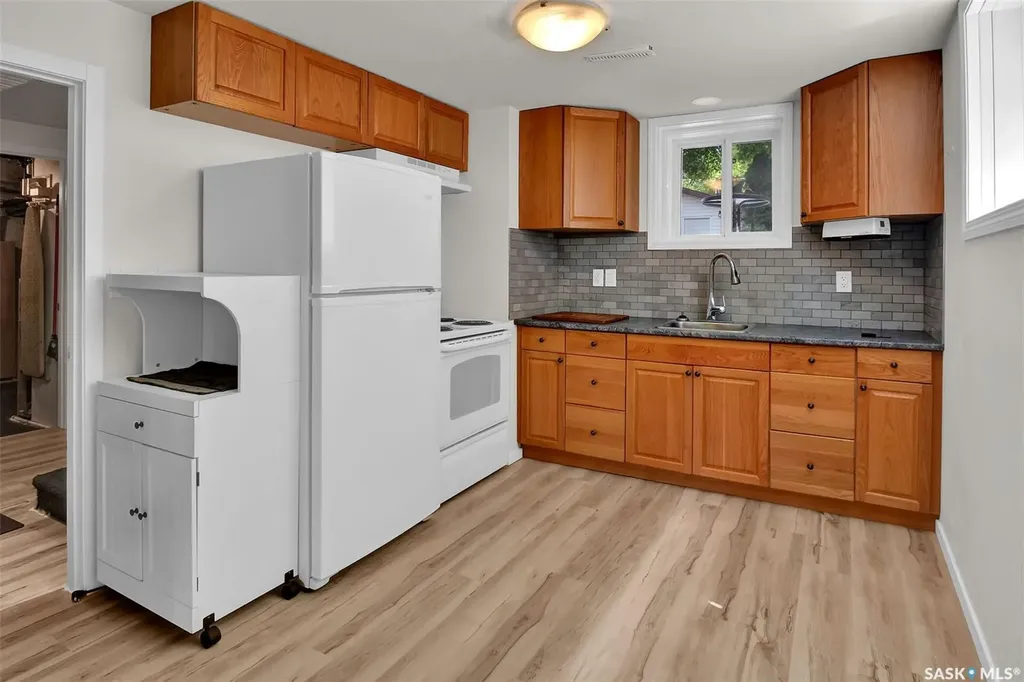 510 R Avenue N Saskatoon SK S7L 2Z2