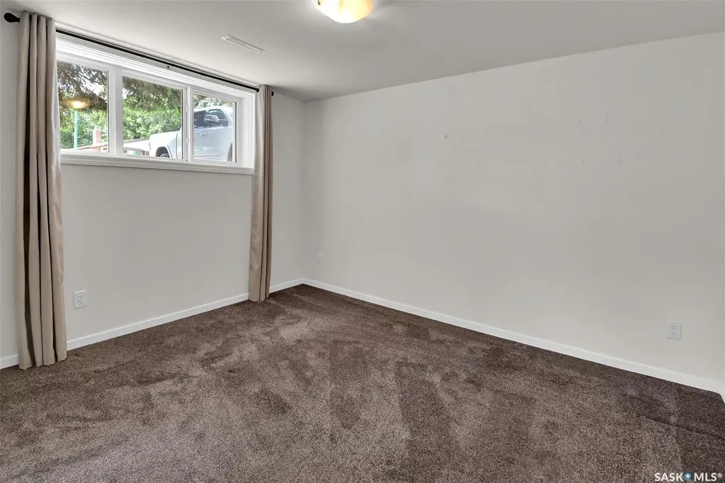 510 R Avenue N Saskatoon SK S7L 2Z2