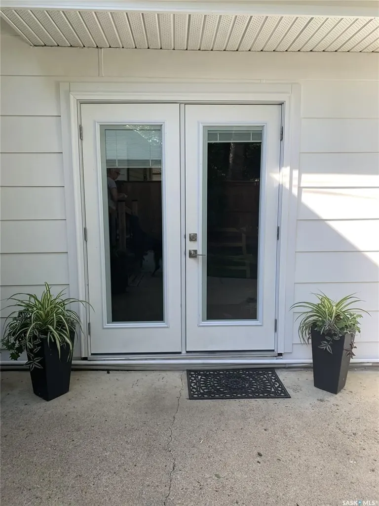 510 R Avenue N Saskatoon SK S7L 2Z2