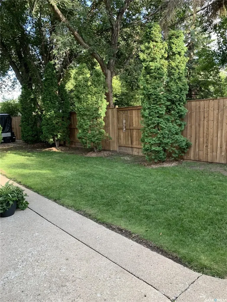510 R Avenue N Saskatoon SK S7L 2Z2