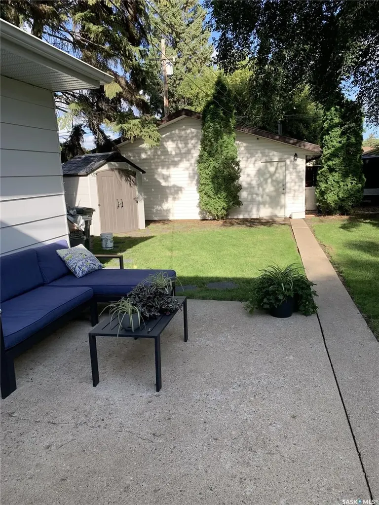 510 R Avenue N Saskatoon SK S7L 2Z2