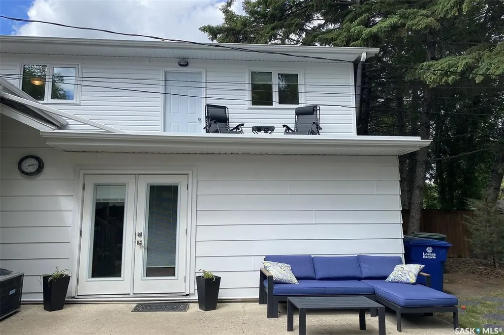 510 R Avenue N Saskatoon SK S7L 2Z2