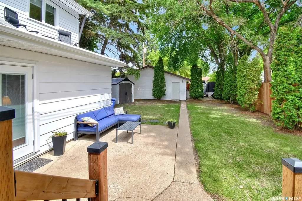510 R Avenue N Saskatoon SK S7L 2Z2