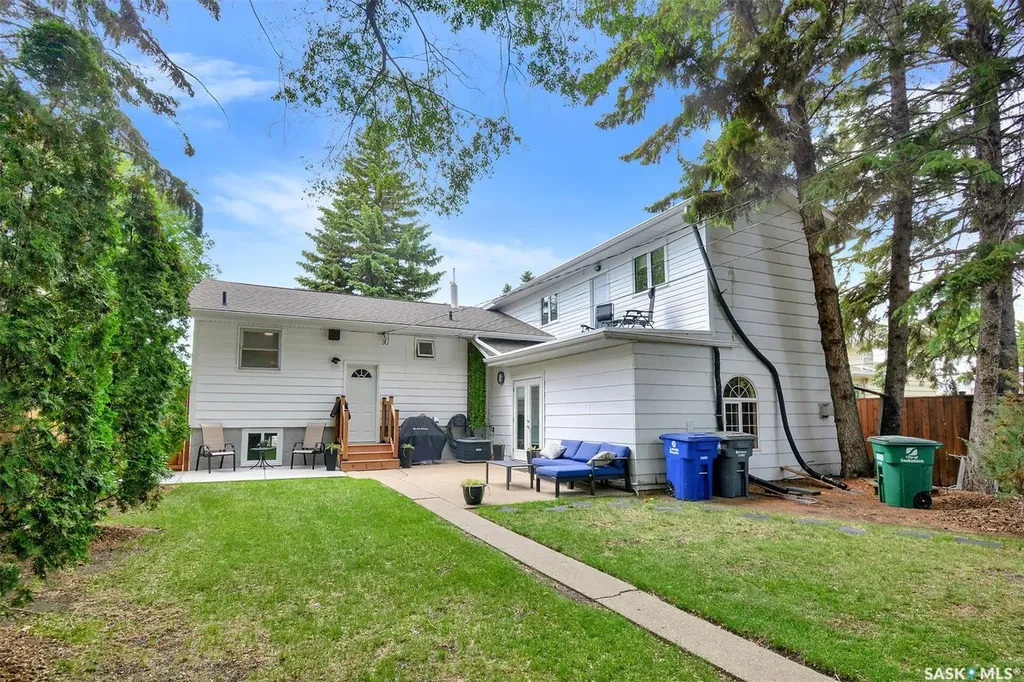 510 R Avenue N Saskatoon SK S7L 2Z2