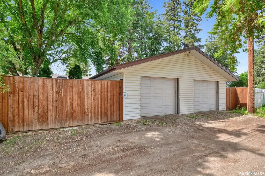 510 R Avenue N Saskatoon SK S7L 2Z2