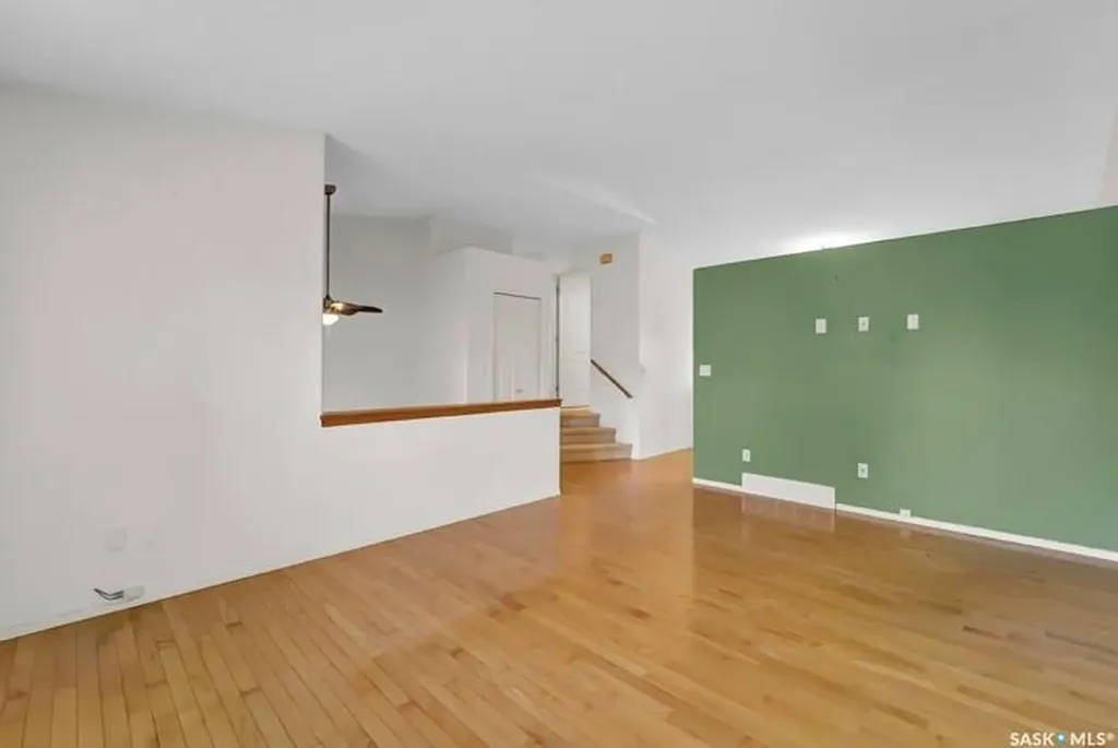 515 Mcwillie Avenue Saskatoon SK S7S 1K8