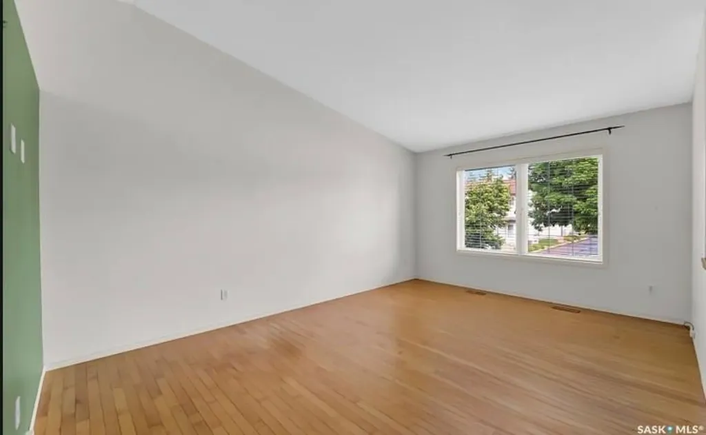 515 Mcwillie Avenue Saskatoon SK S7S 1K8