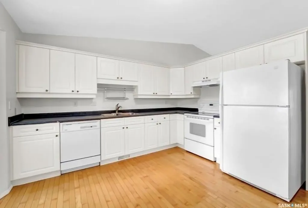 515 Mcwillie Avenue Saskatoon SK S7S 1K8