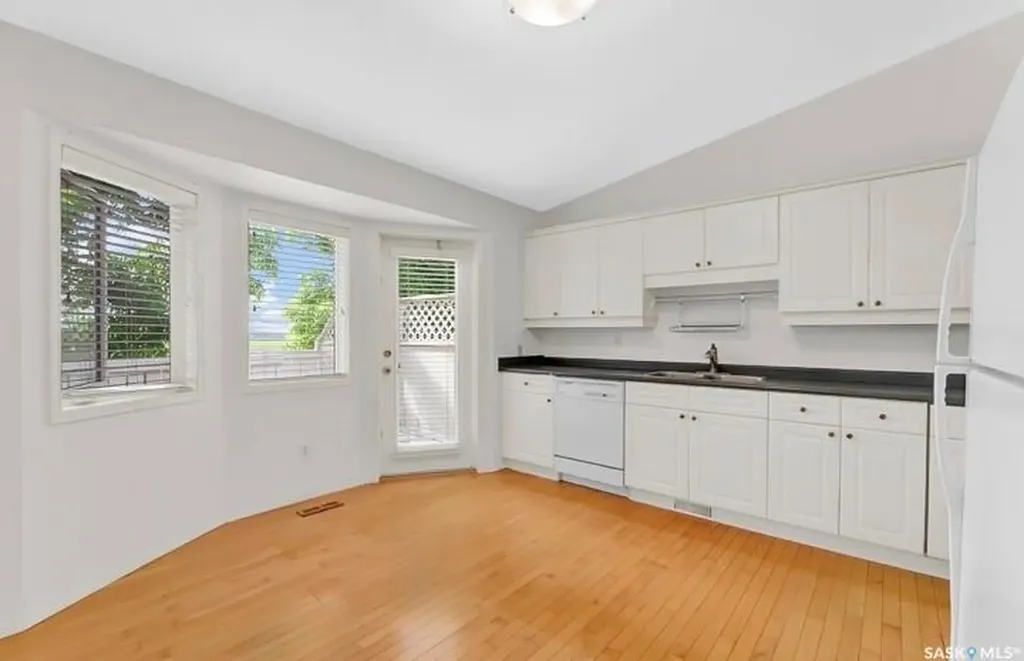 515 Mcwillie Avenue Saskatoon SK S7S 1K8