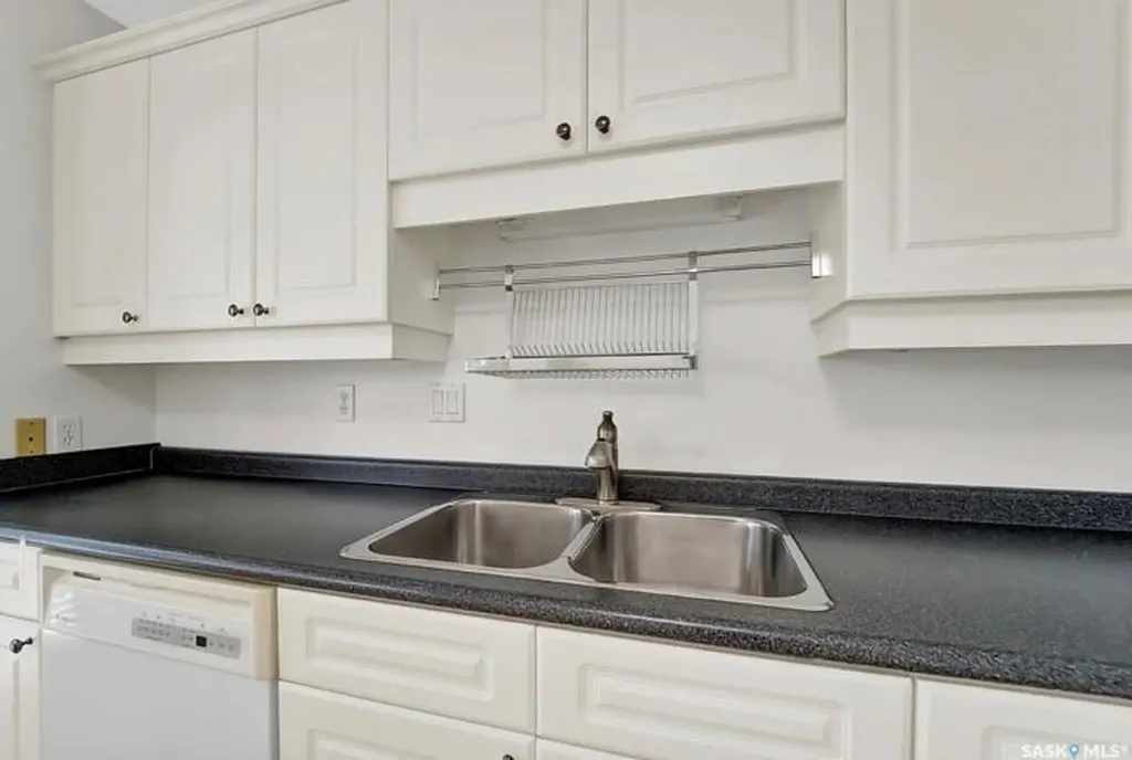 515 Mcwillie Avenue Saskatoon SK S7S 1K8