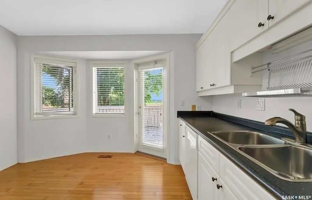 515 Mcwillie Avenue Saskatoon SK S7S 1K8