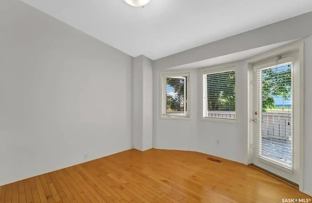 515 Mcwillie Avenue Saskatoon SK S7S 1K8