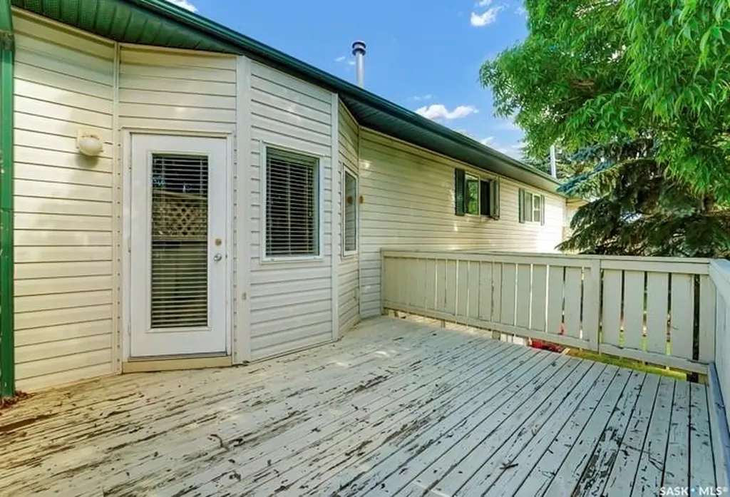 515 Mcwillie Avenue Saskatoon SK S7S 1K8