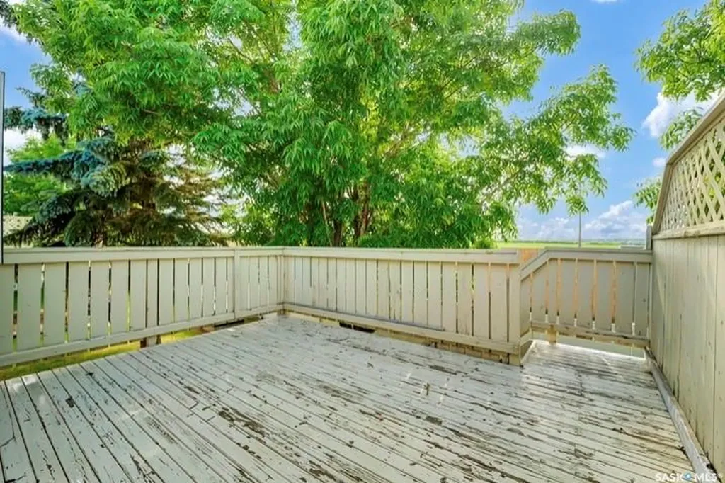 515 Mcwillie Avenue Saskatoon SK S7S 1K8