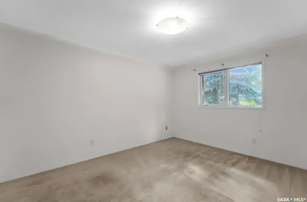 515 Mcwillie Avenue Saskatoon SK S7S 1K8