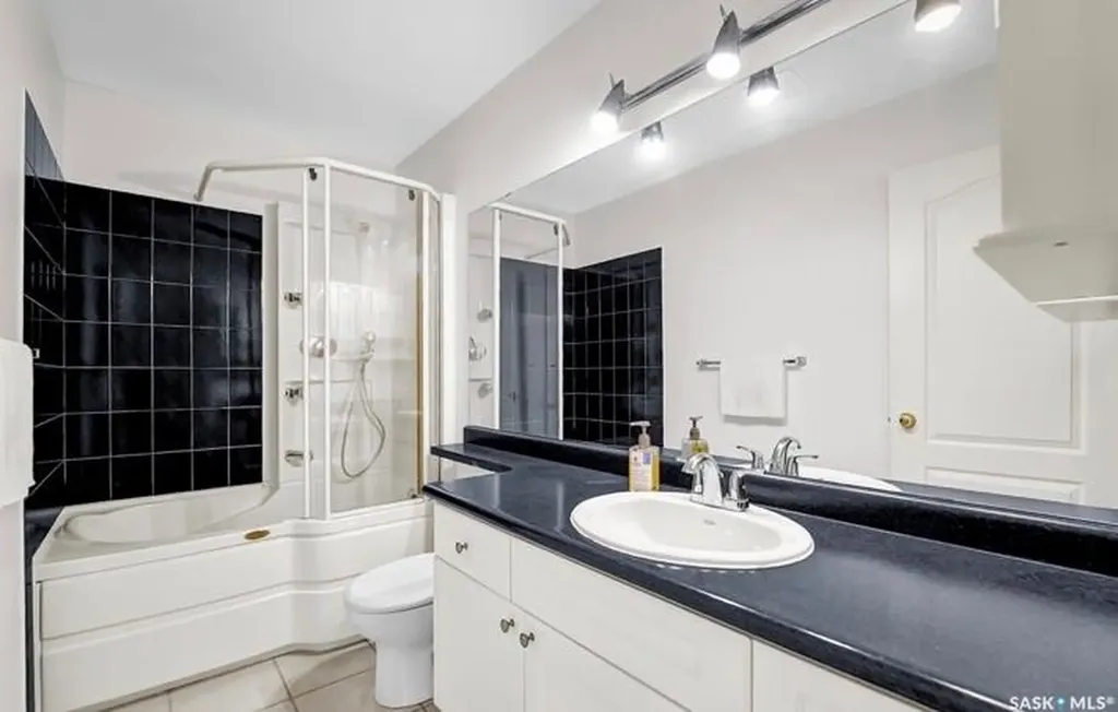 515 Mcwillie Avenue Saskatoon SK S7S 1K8