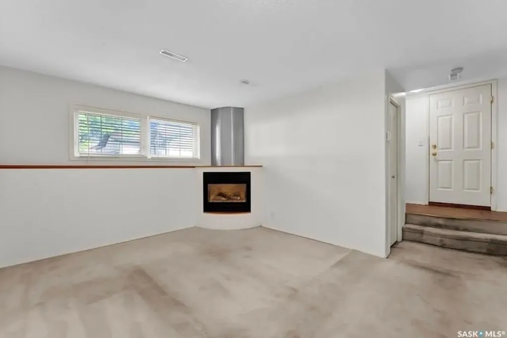 515 Mcwillie Avenue Saskatoon SK S7S 1K8