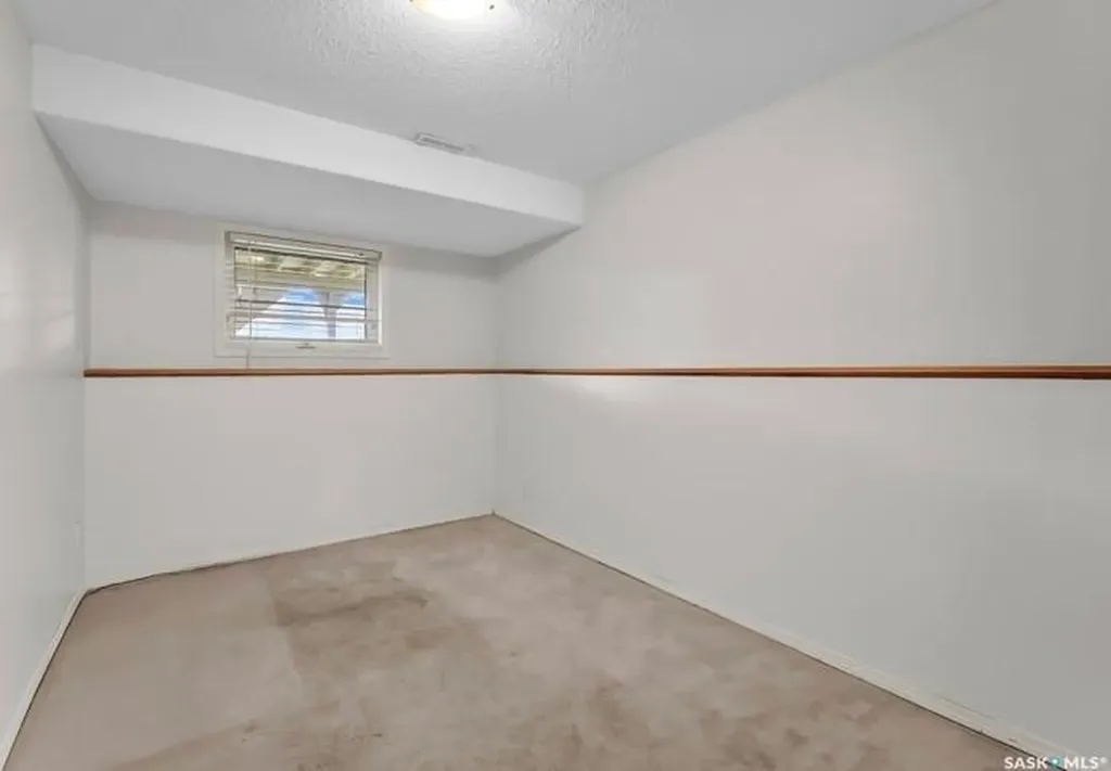 515 Mcwillie Avenue Saskatoon SK S7S 1K8